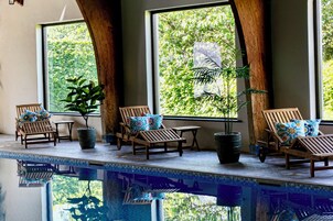 Indoor pool, sun loungers