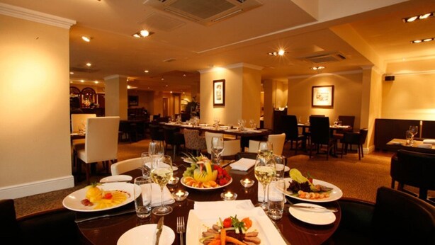 Déjeuner et dîner servis sur place