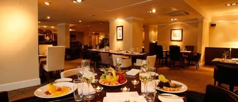 Lunsj og middag serveres