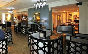 Déjeuner et dîner servis sur place