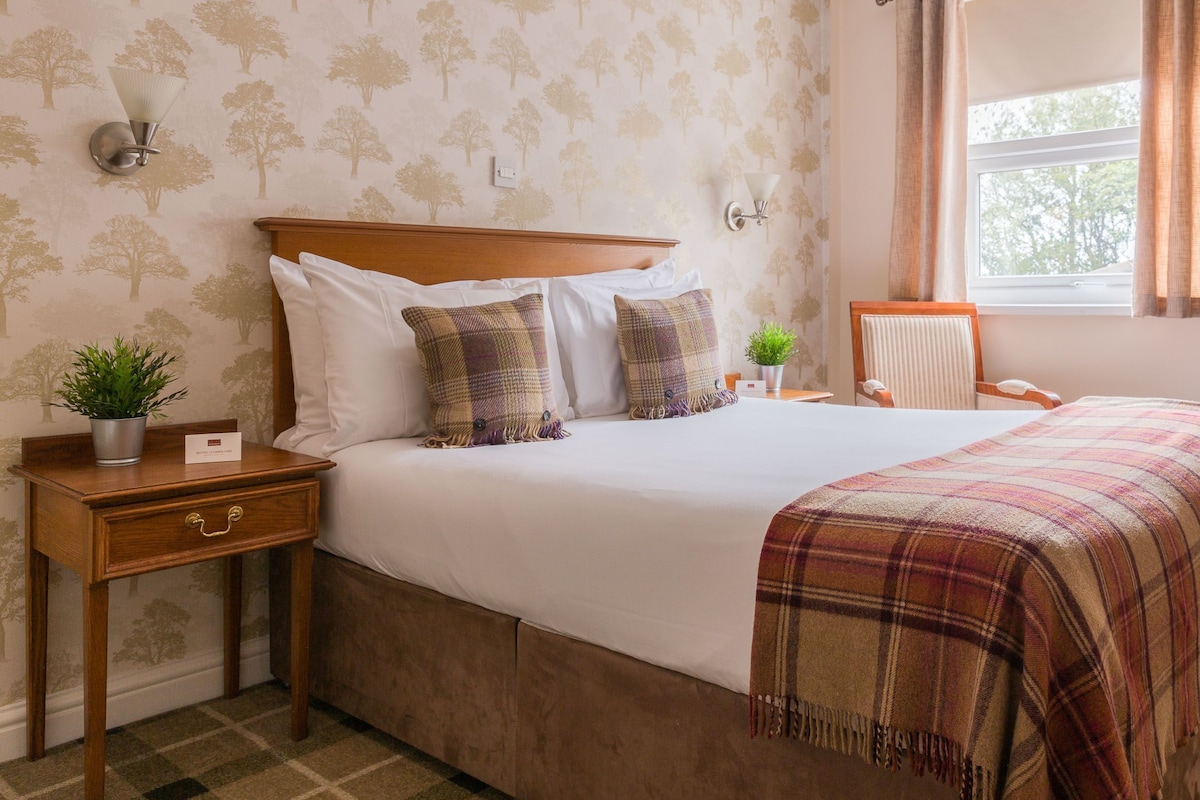 Desk, WiFi (free), alarm clocks, bed sheets