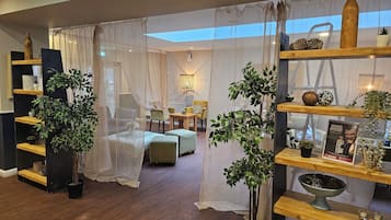 Couples treatment room(s), body treatments, hot stone massages