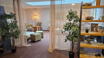 Bilik rawatan pasangan, rawatan badan, urut tuaman batu, balut badan