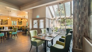 2 ravintolaa, joissa tarjoillaan lounas