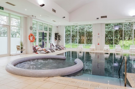 Couples treatment rooms, body treatments, hot stone massages, body wraps