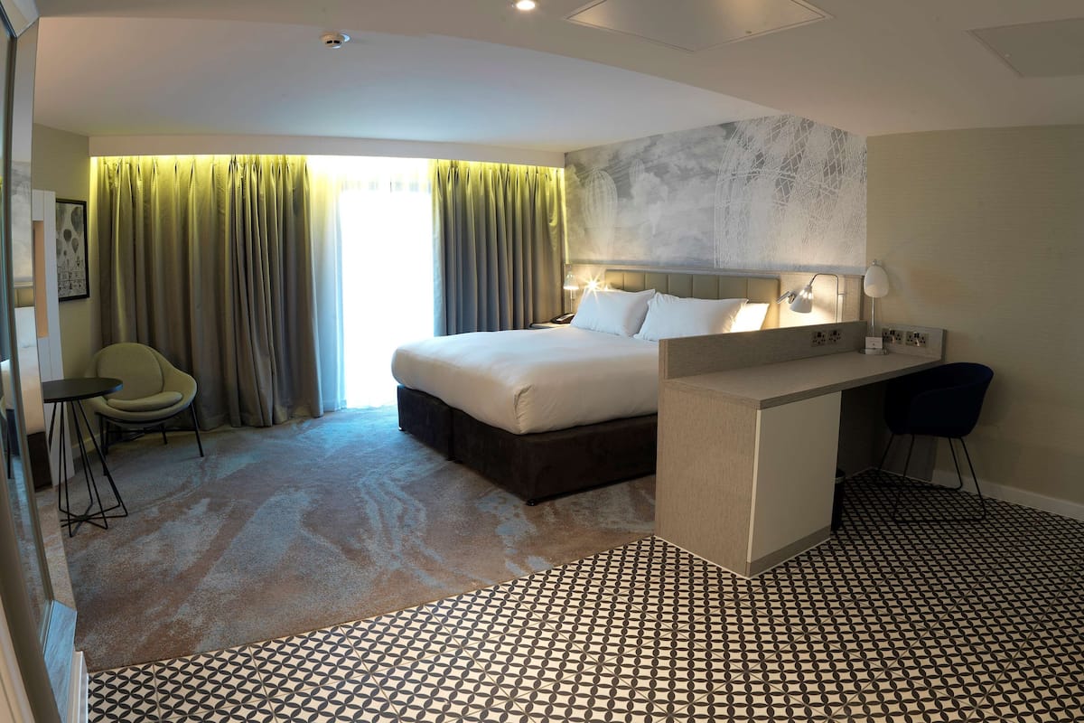 Minibar, in-room safe, desk, blackout drapes