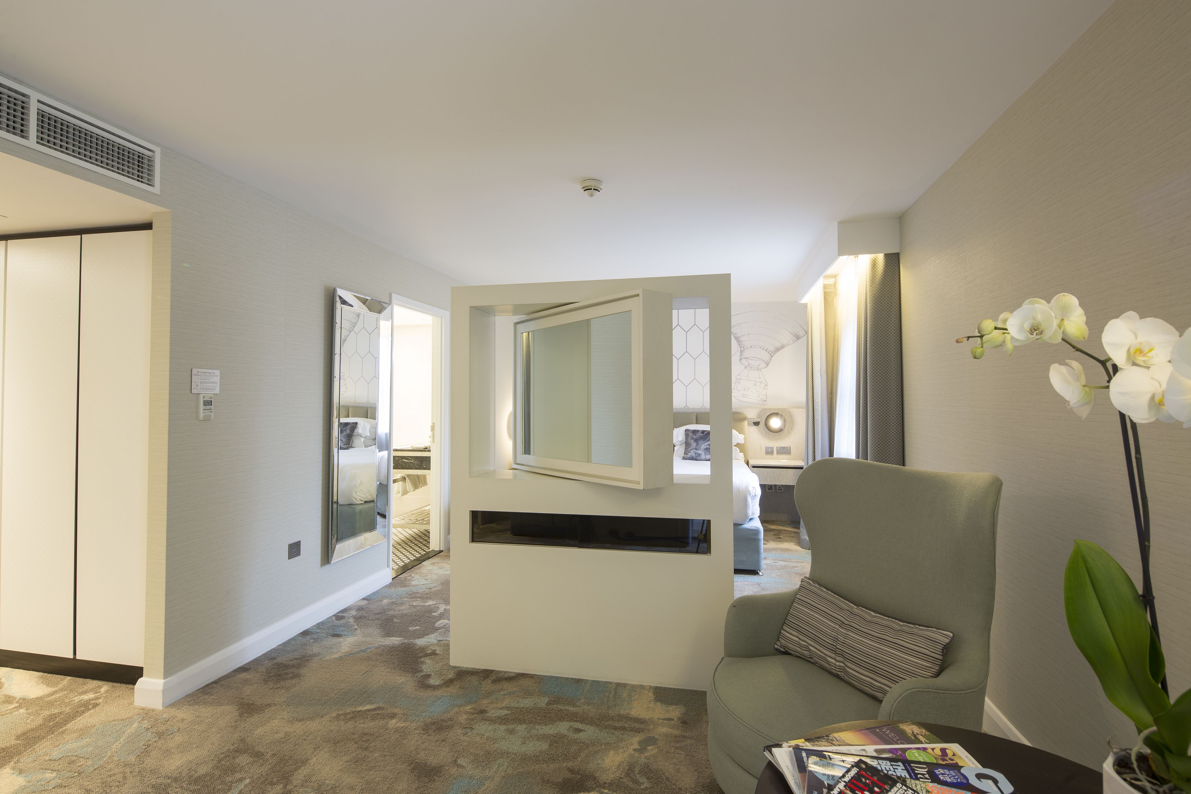 junior suite, 1 king bed | minibar, in-room safe, desk, blackout curtains