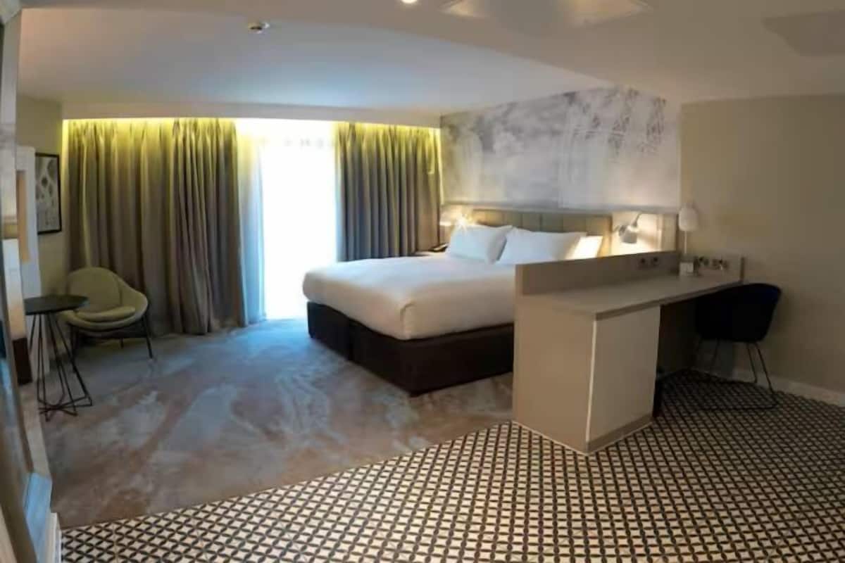 Minibar, in-room safe, desk, blackout drapes