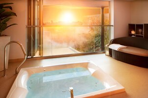 Couples treatment rooms, Turkish bath, body treatments, aromatherapy