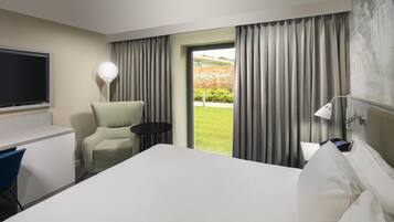 Superior Room, 1 King Bed | Minibar, in-room safe, desk, blackout curtains