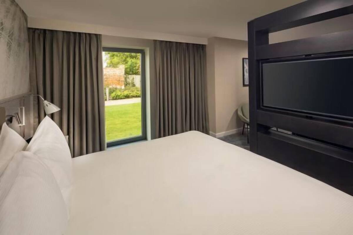 Minibar, coffre-fort, bureau, rideaux d’obscurcissement
