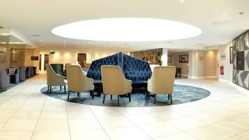 Área de estar no saguão