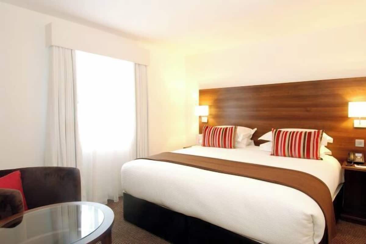 Minibar, in-room safe, desk, blackout drapes