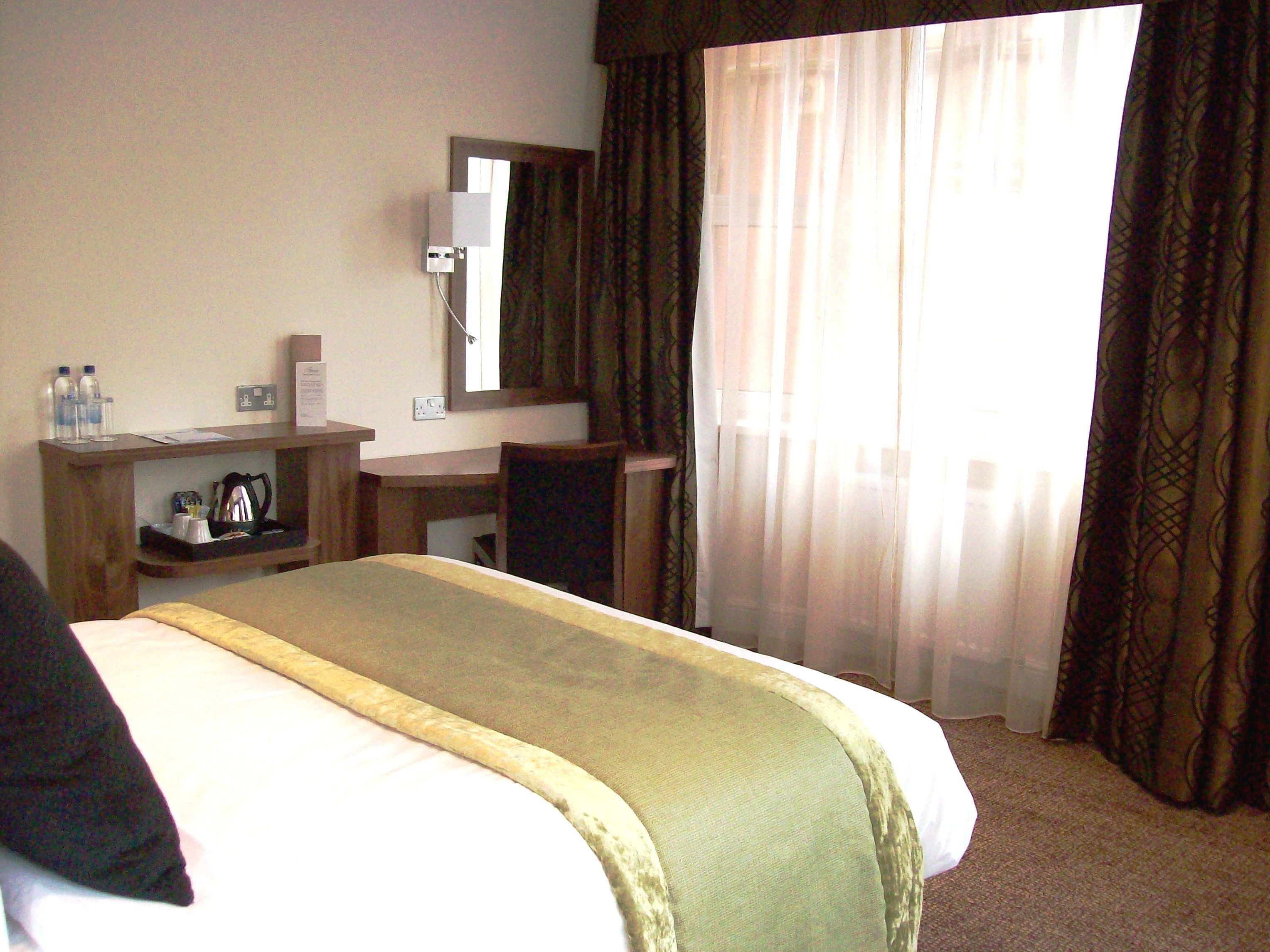 standard double room, 1 double bed | in-room safe, desk, blackout curtains, iron/ironing board