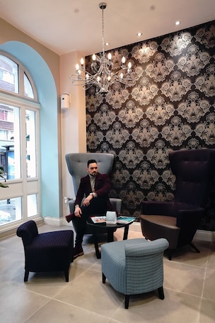 Lobby sitting area. London Bloomsbury Square Hotel