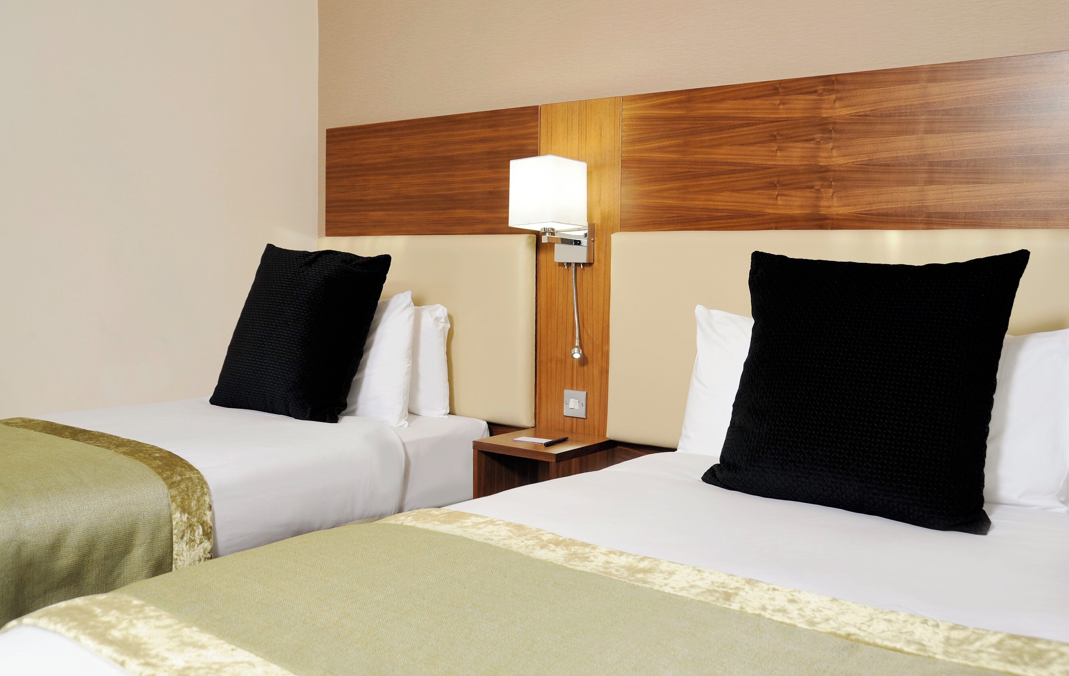 객실 내 금고, 책상, 암막 커튼, 다리미/다리미판