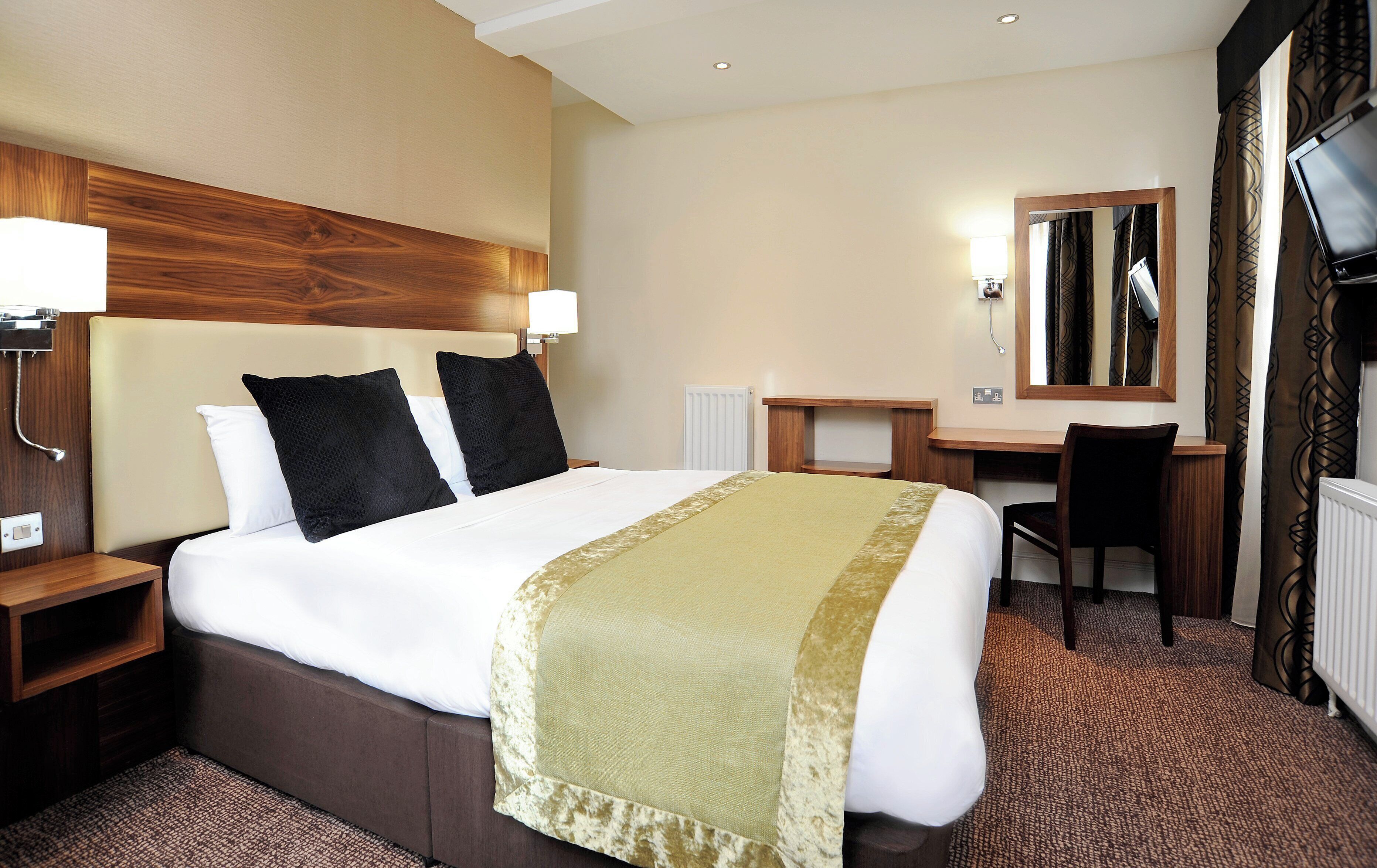 스탠다드룸, 더블침대 1개 | 객실 내 금고, 책상, 암막 커튼, 다리미/다리미판