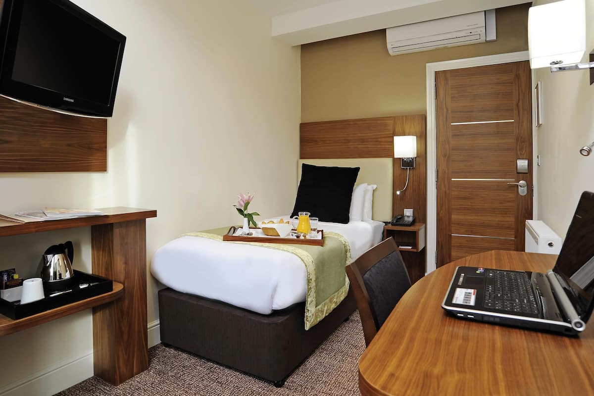 Standard Room, 1 Single Bed | In-room safe, desk, blackout curtains, iron/ironing board