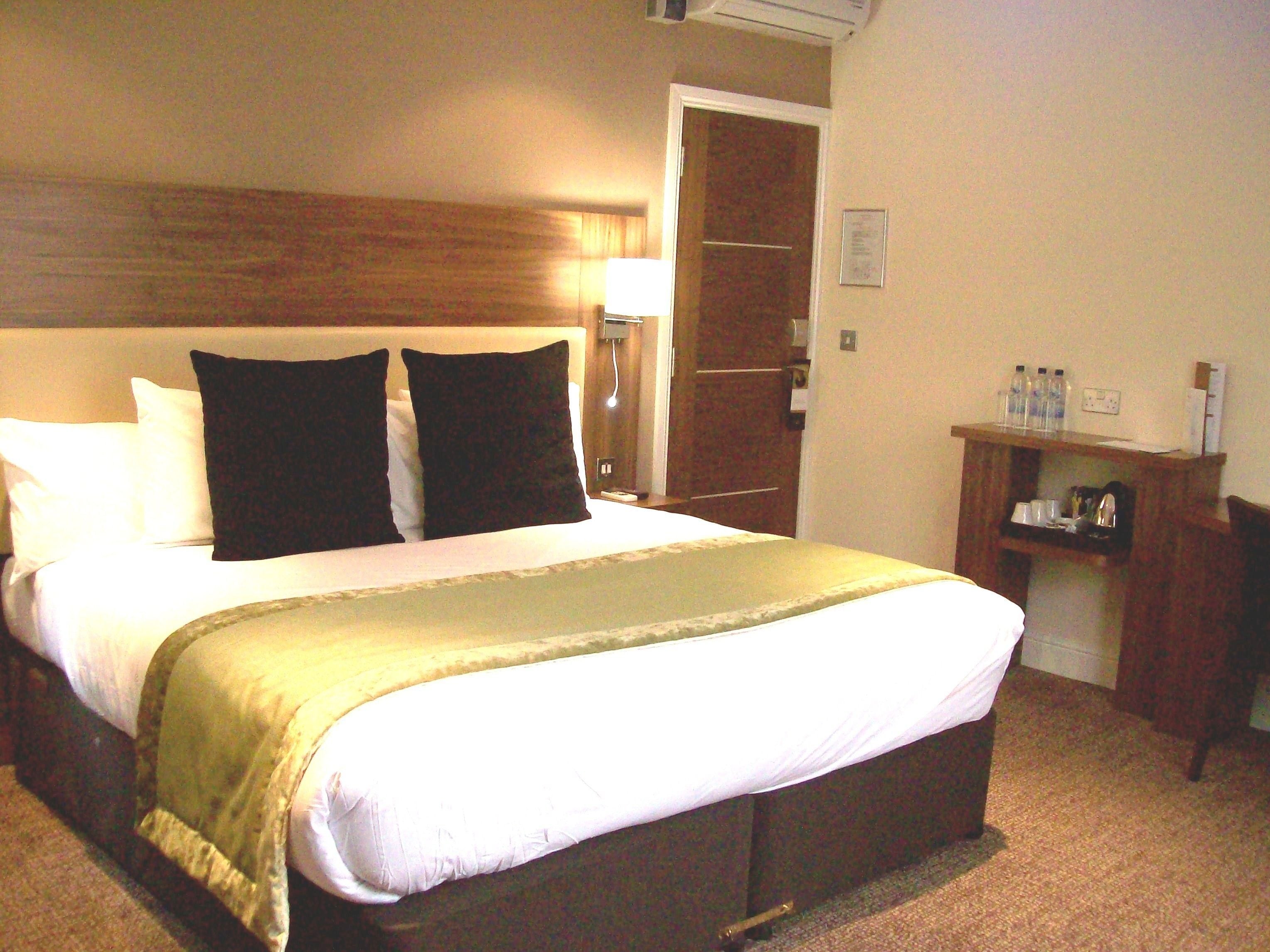 superior room, 1 king bed | in-room safe, desk, blackout curtains, iron/ironing board