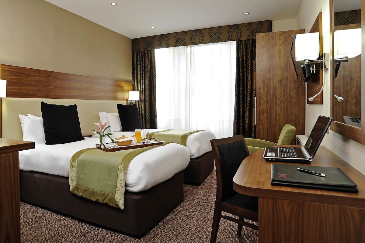Standard Room, 2 Single Beds | In-room safe, desk, blackout curtains, iron/ironing board