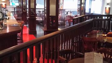 Serves breakfast and dinner