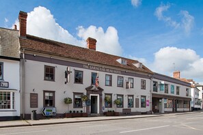 Front of property - Saracens Head Hotel (Dunmow)