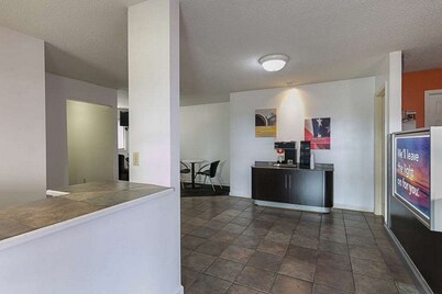 Rodeway Inn & Suites
