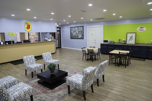 Super 8 by Wyndham Florence SC I-95 North / Hwy 76