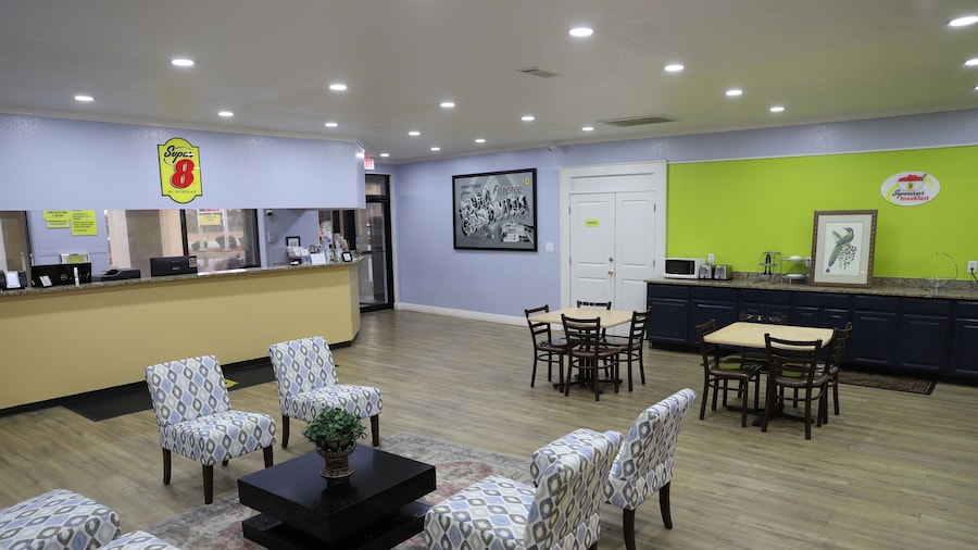 Super 8 by Wyndham Florence SC I-95 North / Hwy 76