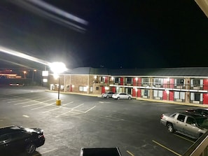 Fassade der Unterkunft – Abend/Nacht