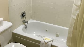 Bañera con ducha, artículos de tocador gratuitos