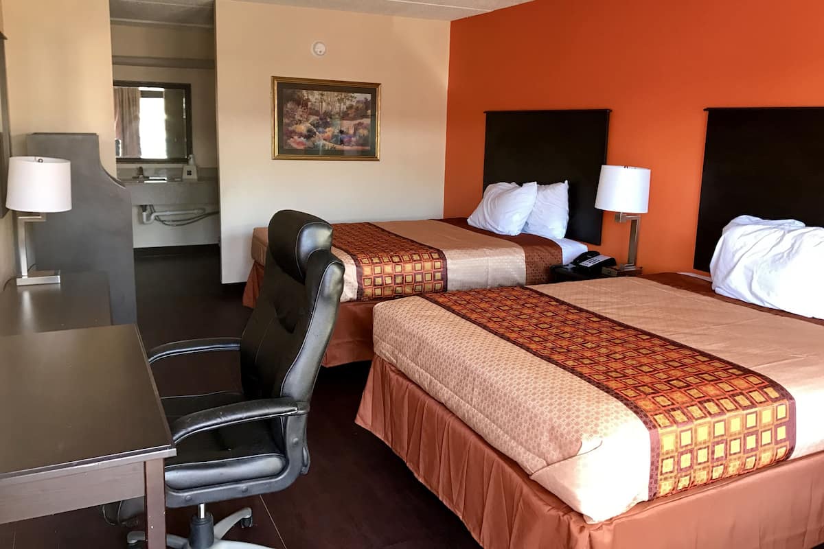 Escritorio, camas extra, wifi gratis y ropa de cama