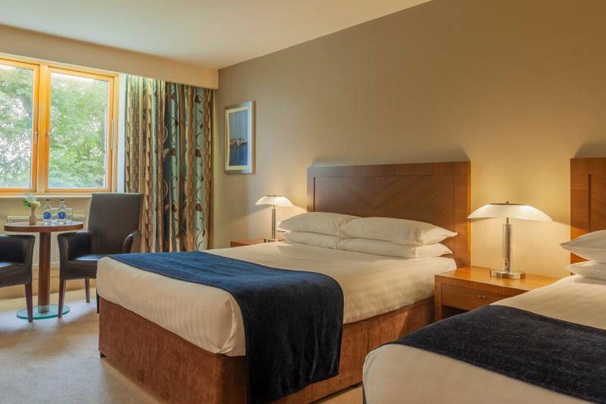 Double Room Single Use | In-room safe, desk, iron/ironing board (on request), WiFi (free)
