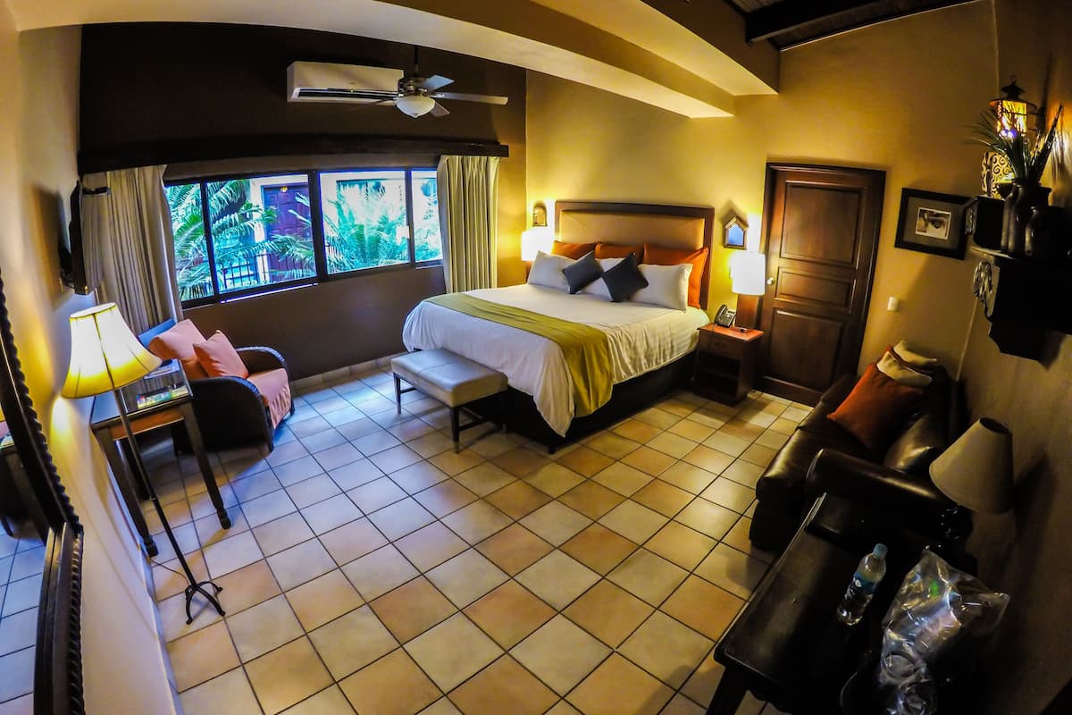 Suite Deluxe, 1 cama King size | 2 habitaciones y sábanas de algodón egipcio