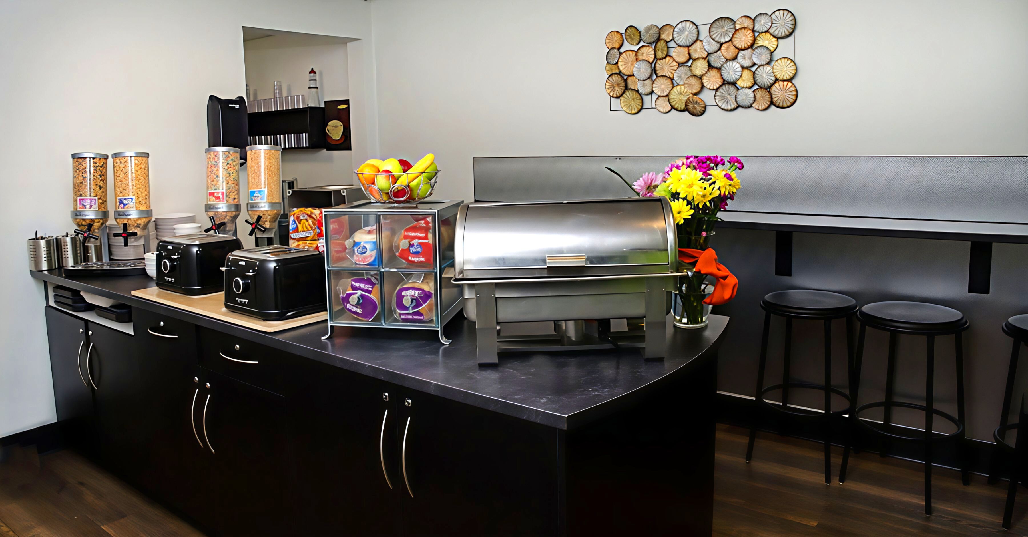 Free daily continental breakfast 