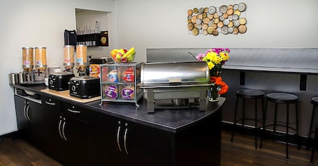 Desayuno continental incluido todos los días . Coastal Inn Moncton Dieppe
