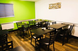 Free daily continental breakfast - Coastal Inn Moncton Dieppe (Dieppe)