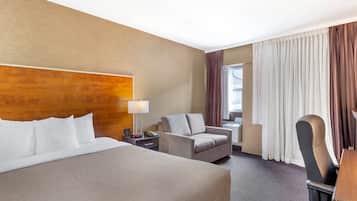 Habitación estándar, 1 cama de matrimonio grande, no fumadores | Colchones Tempur-Pedic, escritorio, tabla de planchar con plancha