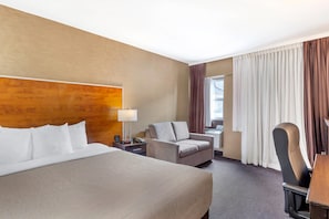 Standard Room, 1 King Bed, Non Smoking | Tempur-Pedic beds, desk, iron/ironing board, free cots/infant beds