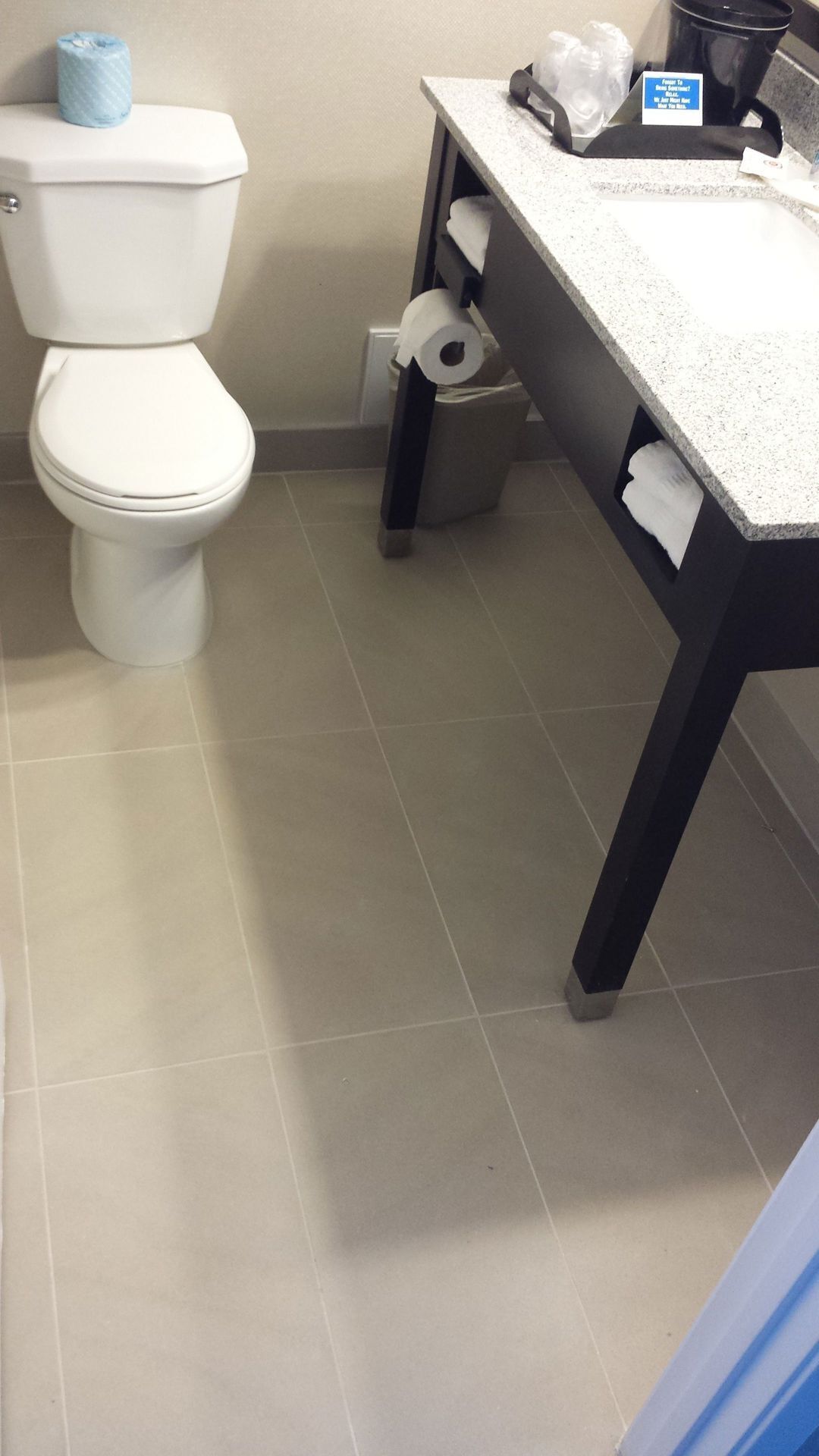 Baño | Tina con regadera, secadora de cabello, toallas 