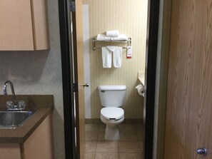 Bathtub, deep-soaking bathtub, free toiletries, hair dryer