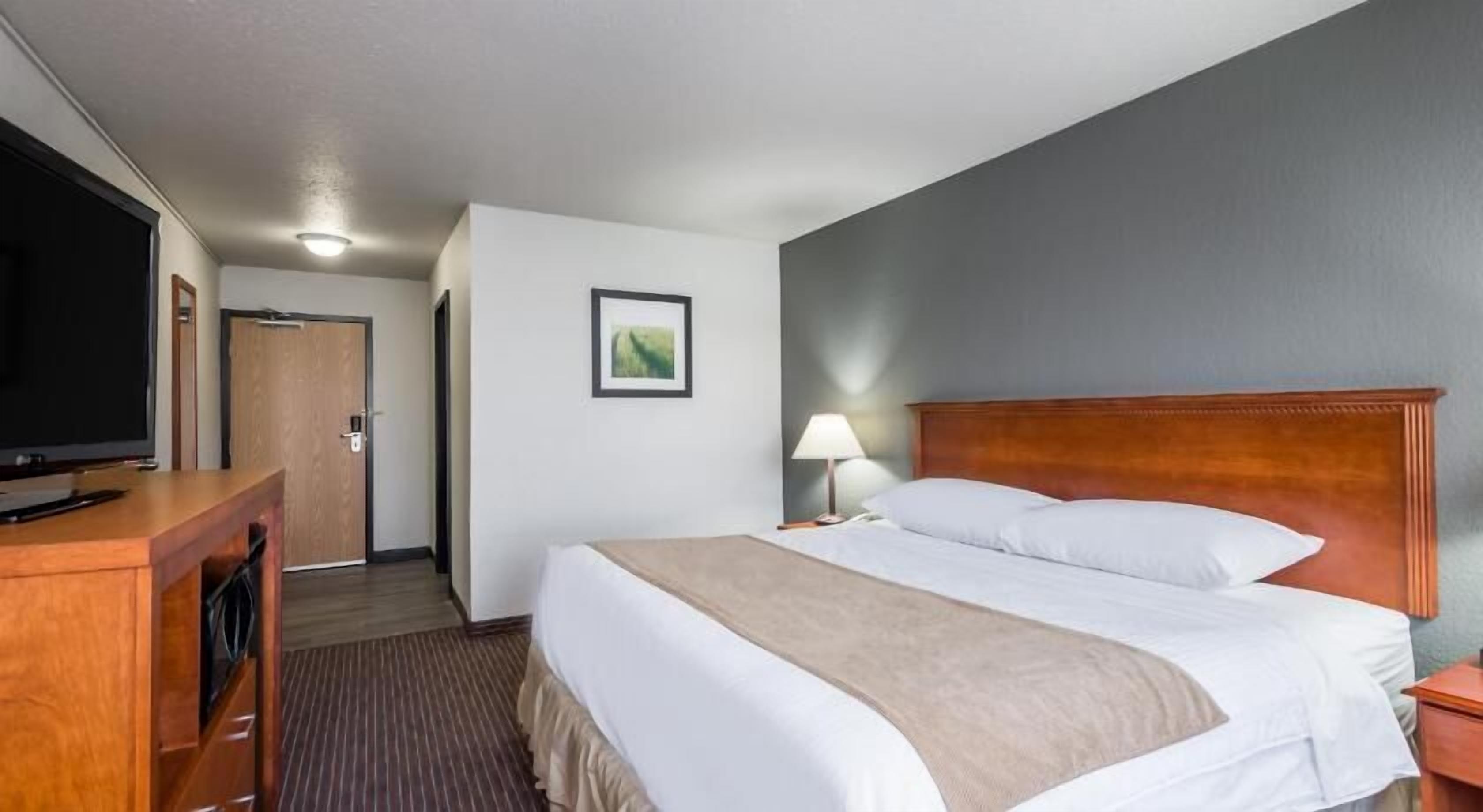 Sengetøy av topp kvalitet, safe på rommet og skrivebord