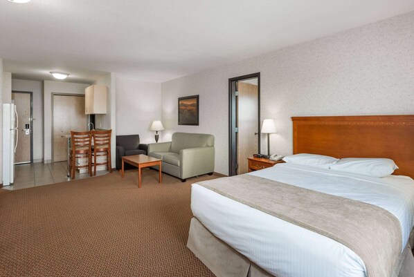 Suite, 2 Bedrooms, Non Smoking, Kitchen (2 Twin Beds, Sofa Bed) | Premium bedding, in-room safe, desk, laptop workspace