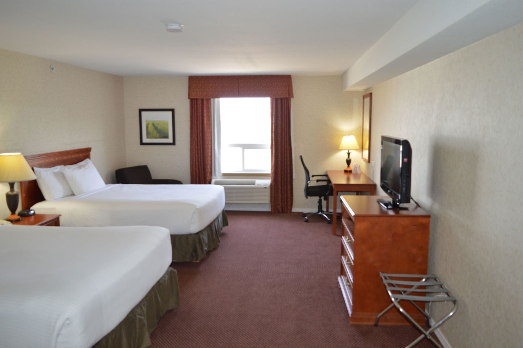 Sengetøy av topp kvalitet, safe på rommet og skrivebord