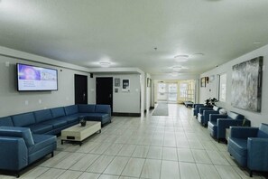 Lobby - Super 8 by Wyndham Grande Prairie (Grande Prairie)