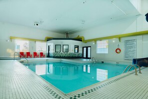 Indoor pool - Super 8 by Wyndham Grande Prairie (Grande Prairie)