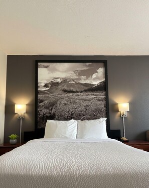 Business Room, 1 Queen Bed - Super 8 by Wyndham Whitecourt (Whitecourt)