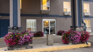 Exterior - Super 8 by Wyndham Whitecourt (Whitecourt)