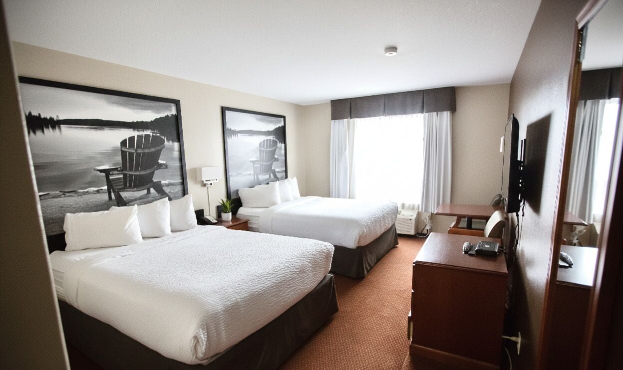 Sängtillbehör av högsta kvalitet, duntäcken och arbetsyta för laptop