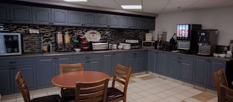 Super 8 by Wyndham Whitecourt